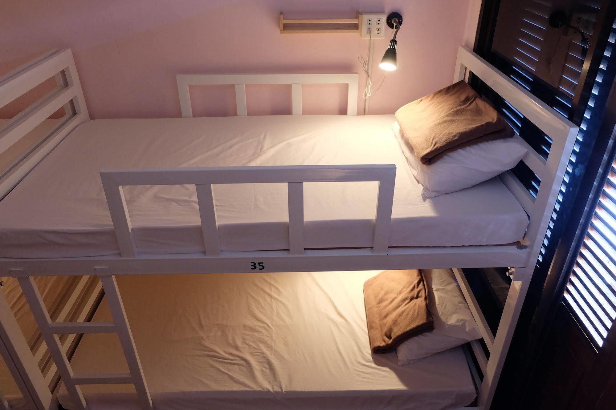 Tiny Hostel Bangkok Extérieur photo