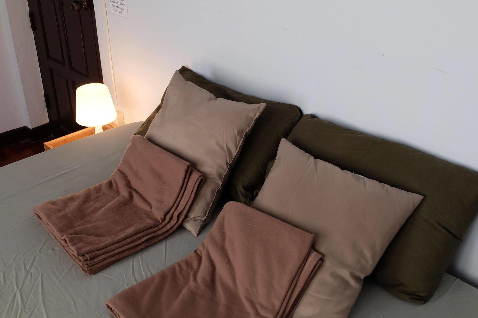 Tiny Hostel Bangkok Extérieur photo