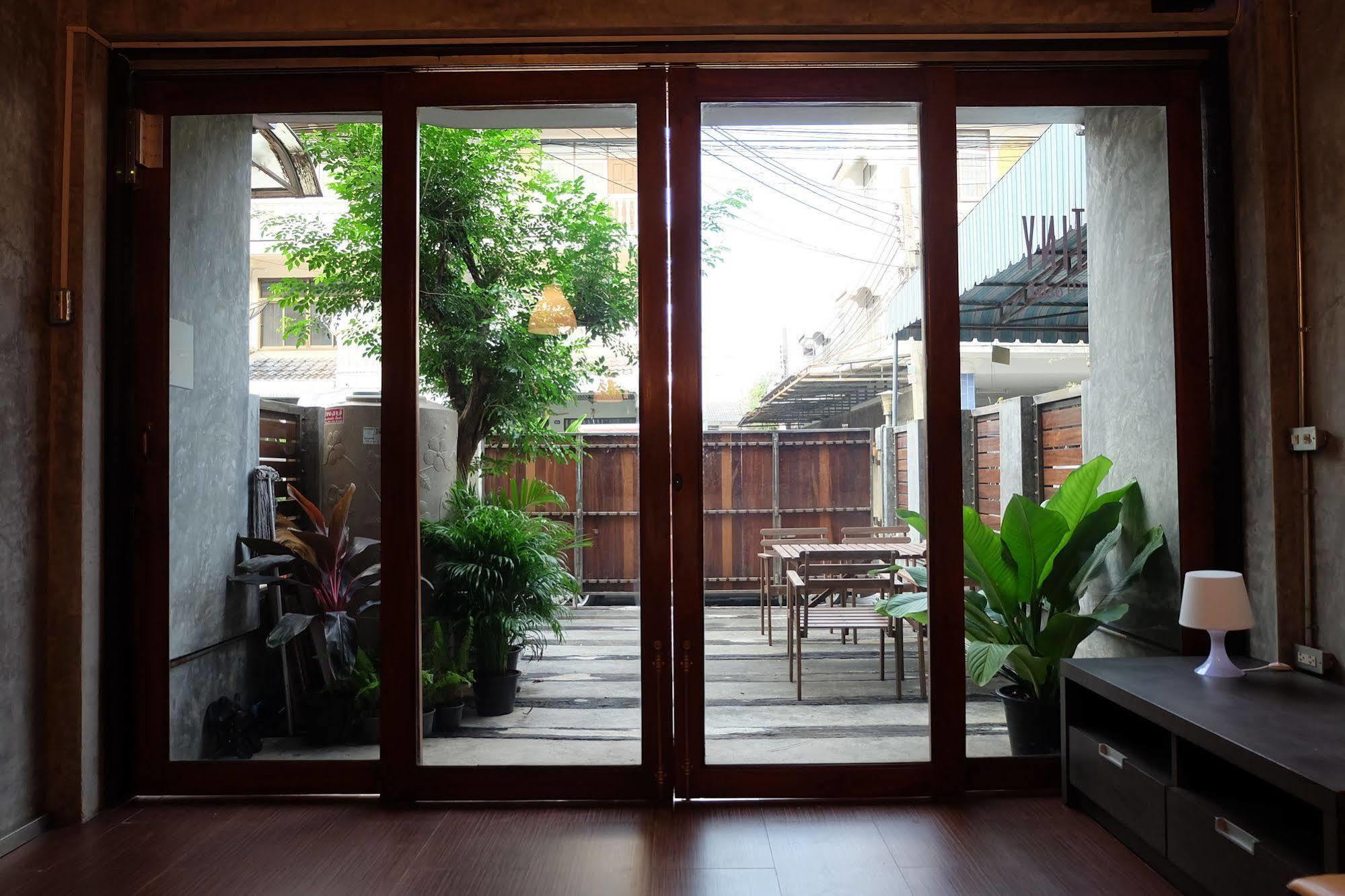 Tiny Hostel Bangkok Extérieur photo